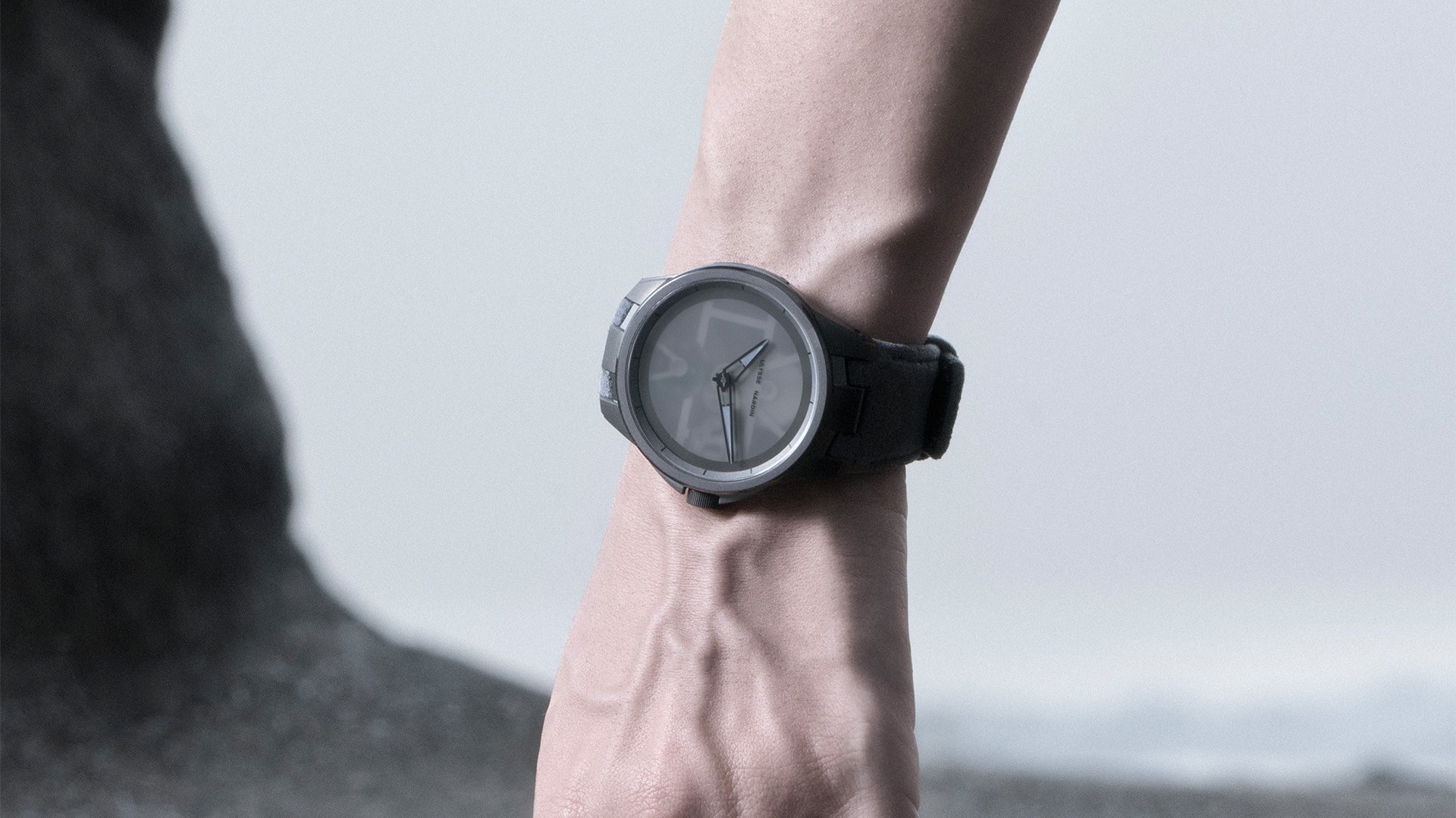 Simplicity in Motion: The Ulysse Nardin Blast [Amoureuxpeintre]