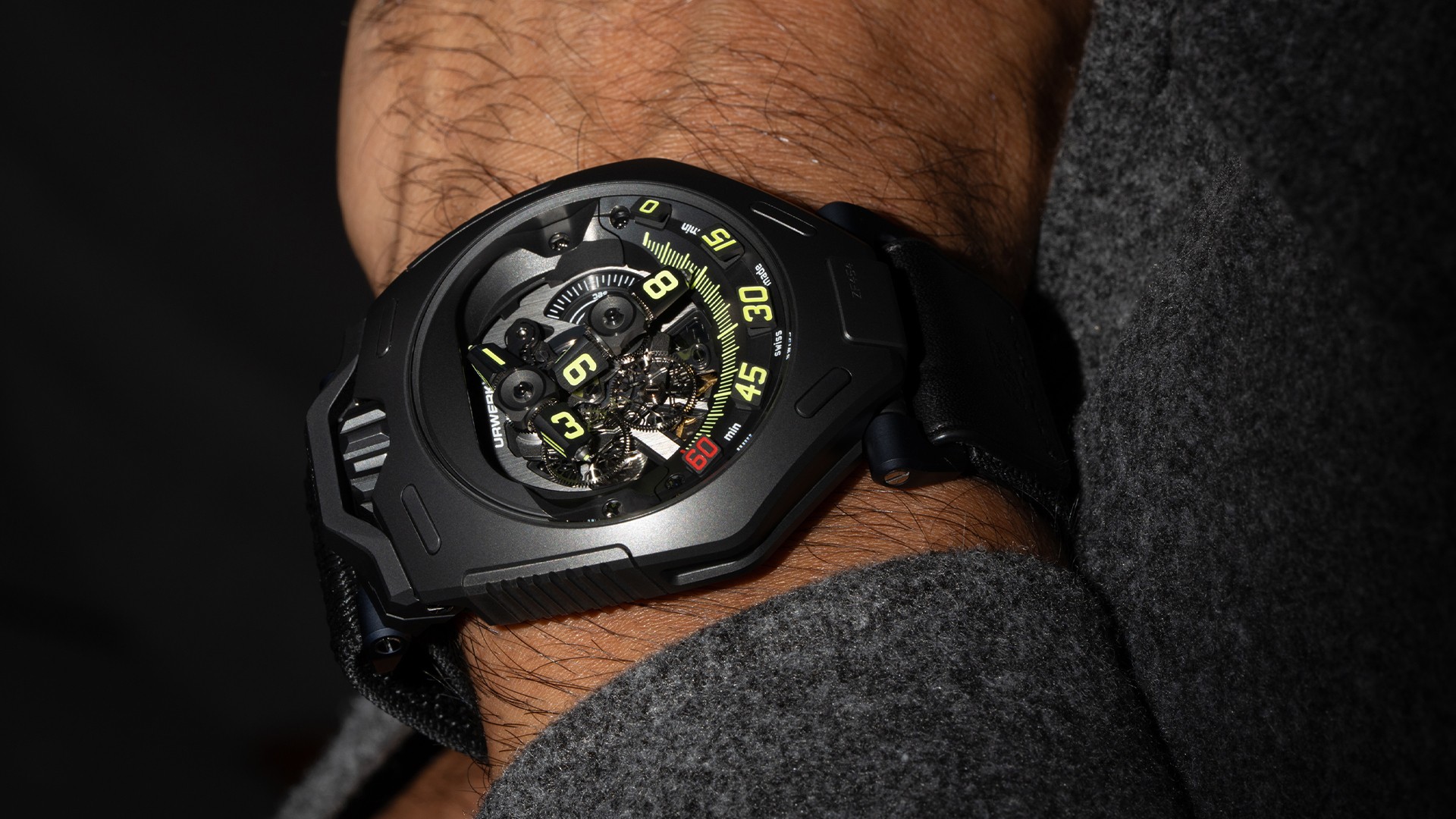 THE URWERK UR-300 TIME QUANTUM EXPLORES THE MECHANICS OF CHANGE